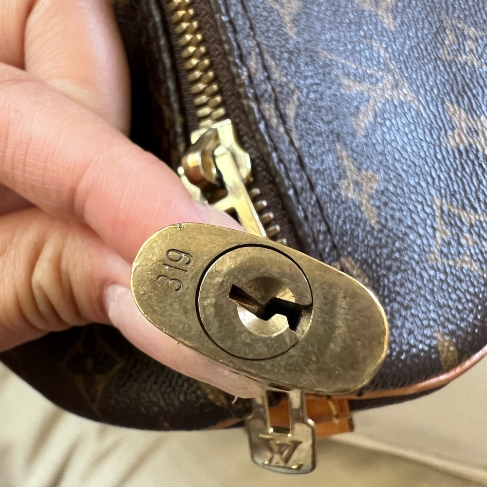 **SOLD**Authentic Louis Vuitton Speedy Bandoulière 35 - Picture 6 of 17